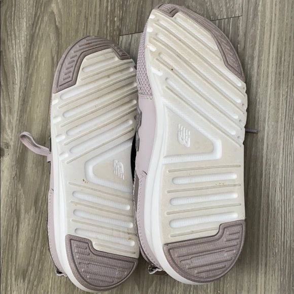 New Balance Sneakers - Like New - Travel Shoes!! - Picture 3 of 4